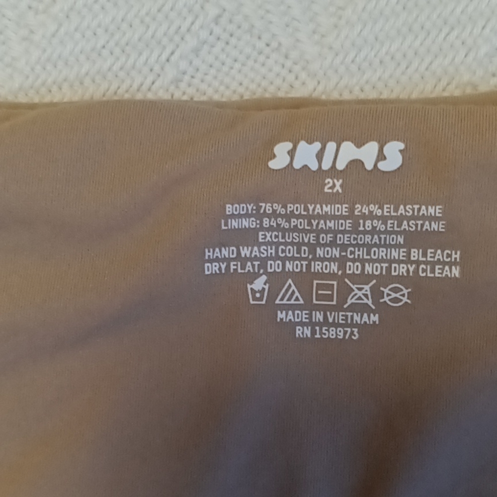 Skims Fits Everybody Bandeau Bra - Picture 6 of 16